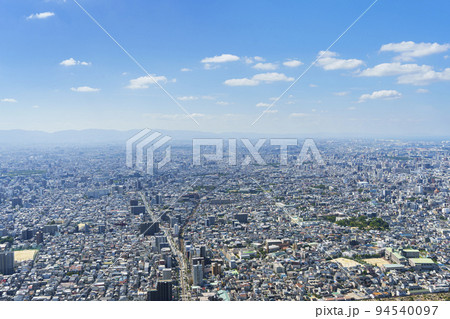 あべのハルカス展望台から見た大阪の都市風景 94540097