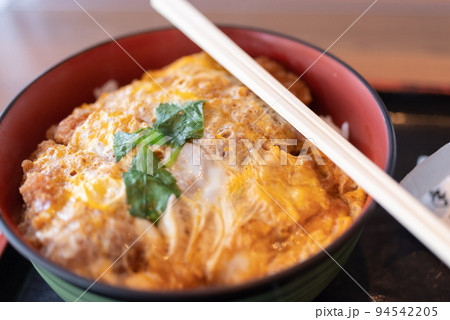 美味しそうなカツ丼 美味しそうなカツ丼 94542205