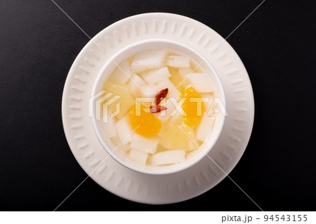 杏仁豆腐 (みかん・パイン入り) 杏仁豆腐 (みかん・パイン入り) 94543155