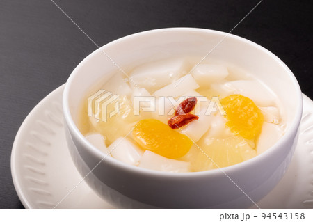 杏仁豆腐 (みかん・パイン入り) 杏仁豆腐 (みかん・パイン入り) 94543158