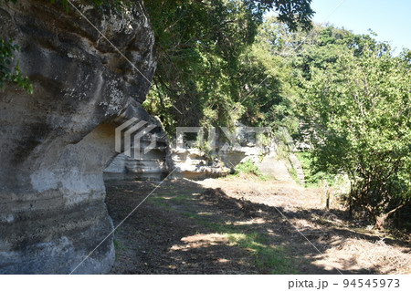 お猿畠の大切岸 94545973