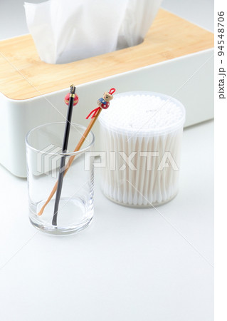 耳掃除　イメージ　縦 94548706