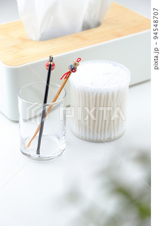 耳掃除　イメージ　縦 94548707