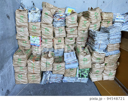 リサイクルされる紙 94548721