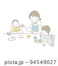 2人の子どもとお母さんの食事風景 94549027