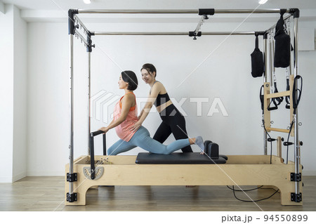 マタニティピラティス リフォーマーを使ったトレーニング マタニティピラティス リフォーマーを使ったトレーニング 94550899