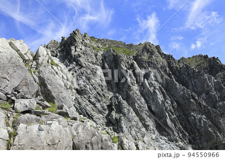 「岩の殿堂」剱岳　別山尾根より 94550966