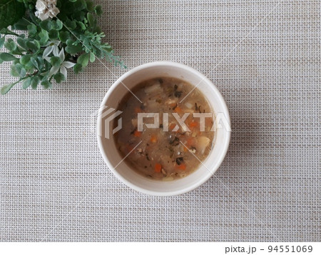 赤ちゃんの離乳食(野菜スープ) 赤ちゃんの離乳食(野菜スープ) 94551069