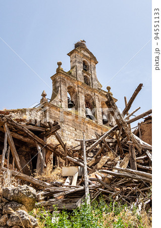 Storks on the Church of Santa Maria in Maderuelo in the province of Segovia, Spain 94551133