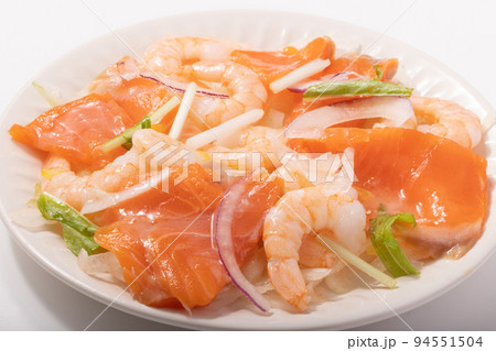 サーモンと海老のマリネ サーモンと海老のマリネ 94551504