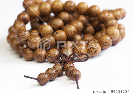 Selective focus beads made of wood. Selective focus beads made of wood. 94553254