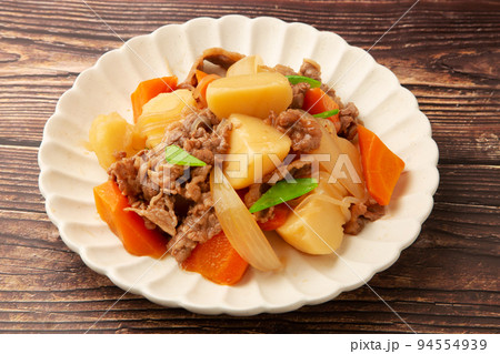 牛肉の肉じゃが 94554939