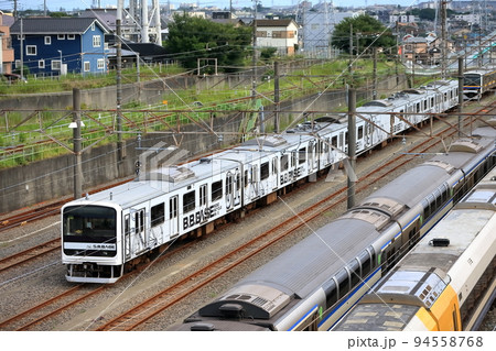西の谷跨線橋から望む総武線風景 94558768