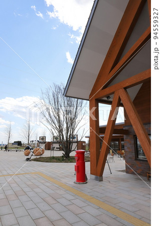 北海道　士幌　丸ポストのある風景（道の駅ピア21しほろ） 94559327