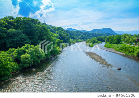 利根川の風景　谷川連峰　地蔵橋から上流方面の眺め　初夏の季節　 94561506