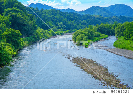 利根川の風景　地蔵橋から上流方面の眺め　初夏の季節　 94561525