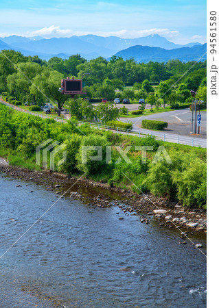 利根川の風景 谷川連峰 地蔵橋から上流方面の眺め 初夏の季節 利根川の風景 谷川連峰 地蔵橋から上流方面の眺め 初夏の季節 94561580