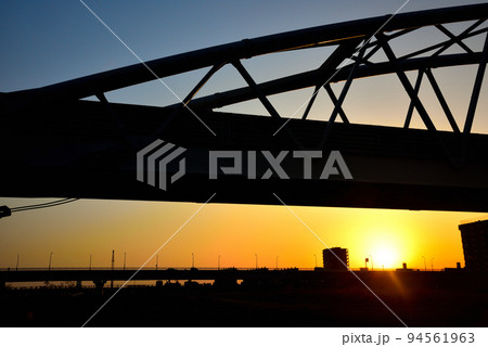 大阪淀川河川敷から梅田の夕景 大阪淀川河川敷から梅田の夕景 94561963