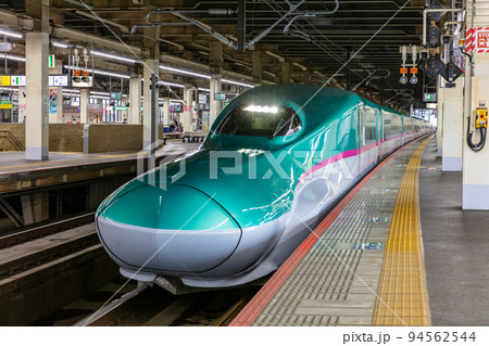 大宮駅に停車しているE5系はやぶさ 94562544