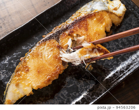 鰆の西京焼き 94563206