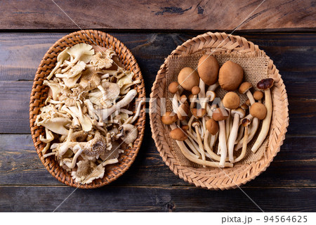 Fresh edible mushroom in basket on wooden background Fresh edible mushroom in basket on wooden background 94564625