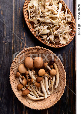 Fresh edible mushroom in basket on wooden background Fresh edible mushroom in basket on wooden background 94564626