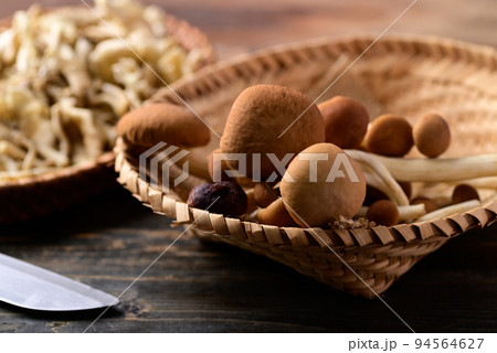 Fresh yanagi matsutake mushroom in basket on wooden background Fresh yanagi matsutake mushroom in basket on wooden background 94564627