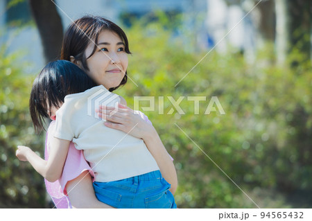 公園　子供　保育士 94565432
