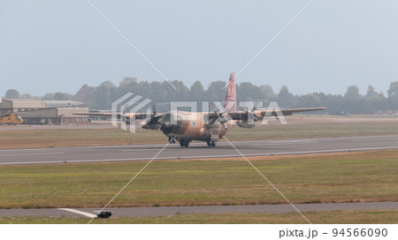 ヨルダン空軍C-130H特別塗装機離陸 ヨルダン空軍C-130H特別塗装機離陸 94566090