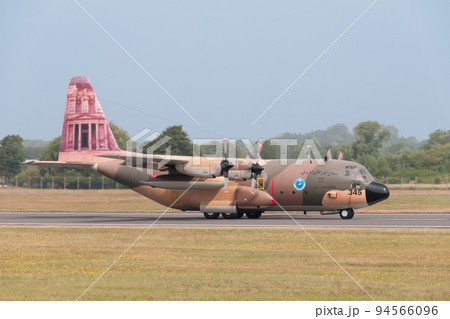 ヨルダン空軍C-130H特別塗装機タキシング ヨルダン空軍C-130H特別塗装機タキシング 94566096