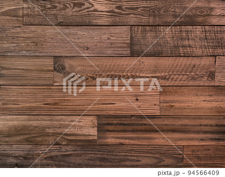 茶色の木目の粗い製材の古びた板壁の横長の背景画像 94566409