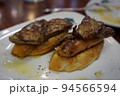 スペイン・サンセバスチャンのピンチョス料理 94566594