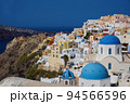 ギリシャ・サントリーニ島の景色 94566596