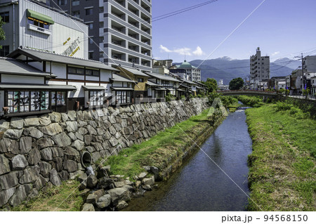 松本　縄手通り商店街　女鳥羽川　長野県松本市 94568150