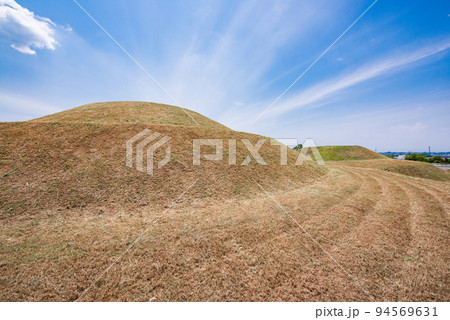 大阪府河南町 双円墳の金山古墳 大阪府河南町 双円墳の金山古墳 94569631