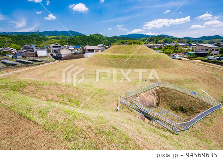 大阪府河南町 双円墳の金山古墳 大阪府河南町 双円墳の金山古墳 94569635