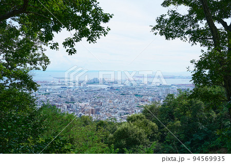 兵庫県　芦屋ロックガーデンの登山道から見える景色 94569935