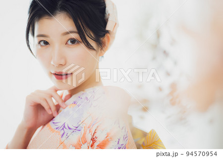 ピンクの振袖 絞り ピンクの振袖 絞り 94570954