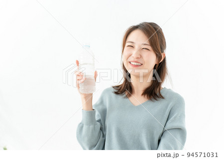 女性　ビューティー　水 94571031
