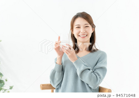 女性 ビューティー 水 女性 ビューティー 水 94571048
