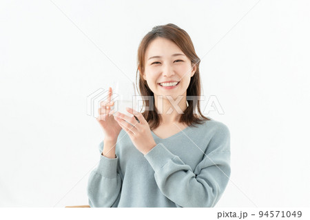 女性 ビューティー 水 女性 ビューティー 水 94571049