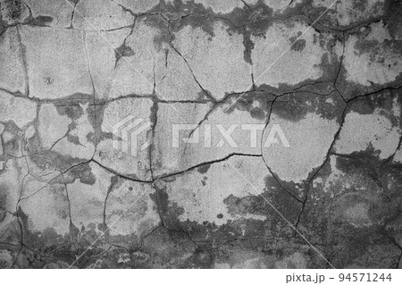black and white cracked wall 94571244