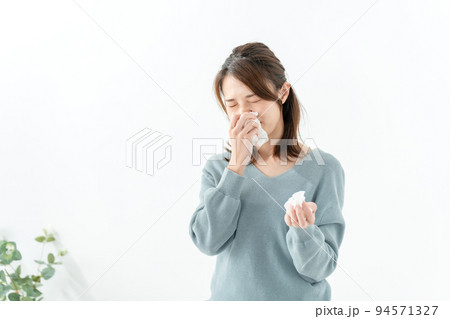 女性 ティッシュ 女性 ティッシュ 94571327