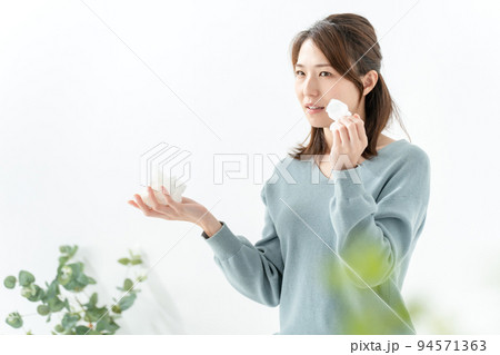 女性 ティッシュ 女性 ティッシュ 94571363