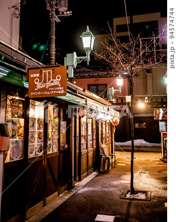 レトロな飲み屋街　大門横丁 94574744