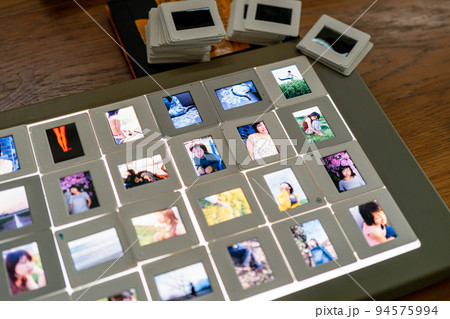 マウント仕上げをしたリバーサルフィルム 94575994