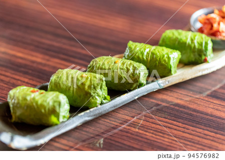 ごまの葉おにぎり ごまの葉おにぎり 94576982