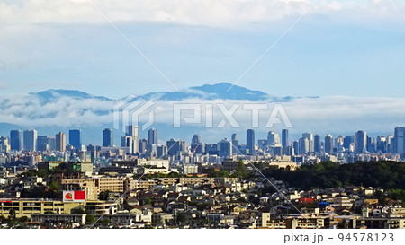 山に囲まれた大阪の街(全景) 山に囲まれた大阪の街(全景) 94578123