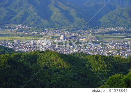 【京都府】霧のテラスから見た亀岡市街地 京都府亀岡市 【京都府】霧のテラスから見た亀岡市街地 京都府亀岡市 94578342