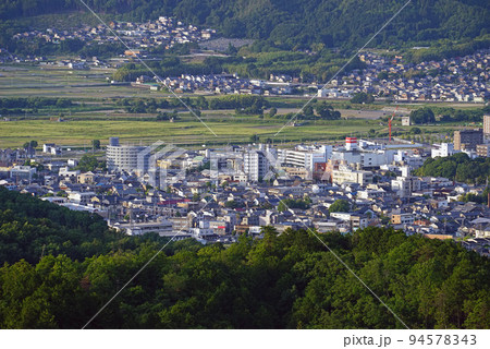 【京都府】霧のテラスから見た亀岡市街地 京都府亀岡市 【京都府】霧のテラスから見た亀岡市街地 京都府亀岡市 94578343